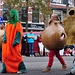 Leidens Ontzet 2011 – Parade – Carrot and onion