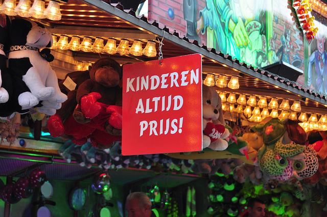 Leidens Ontzet 2011 – Lunapark – Children always win a prize