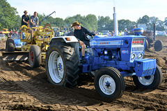 Oldtimerfestival Ravels 2013 – Ford 7000 tractor