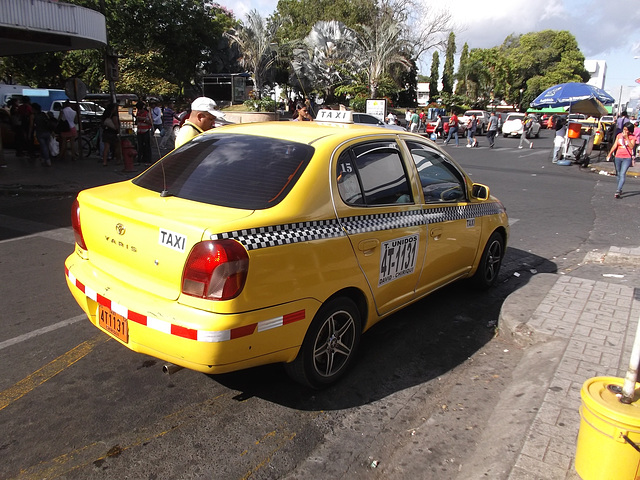 Taxi panaméen / Yellow cab in Panama.