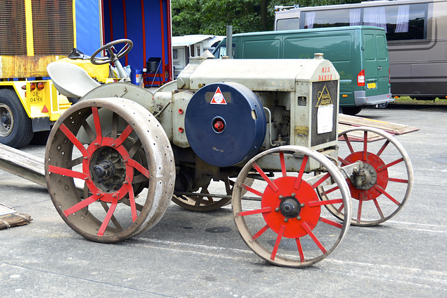 Oldtimerfestival Ravels 2013 – Deutz MTZ tractor