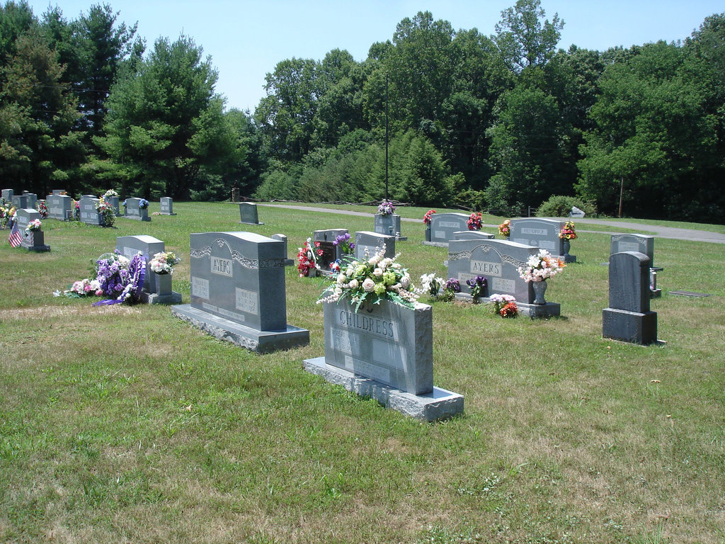 Fleurs funéraires / Funeral flowers display.