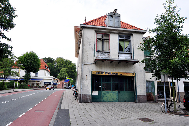 Building near the crossroads of Overveen