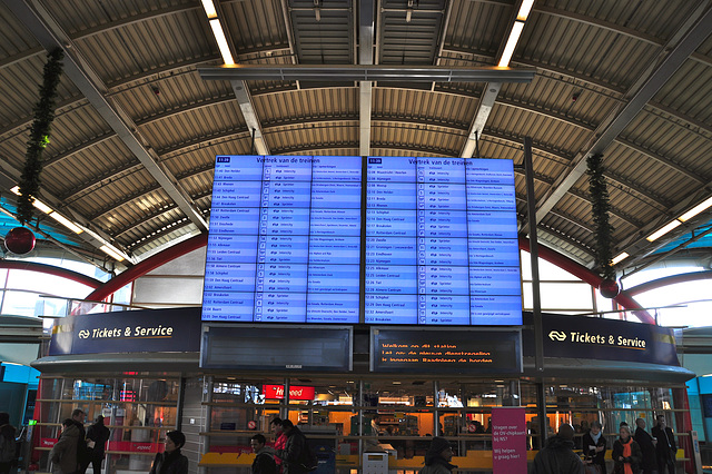 New departure board in Utrecht Central Station
