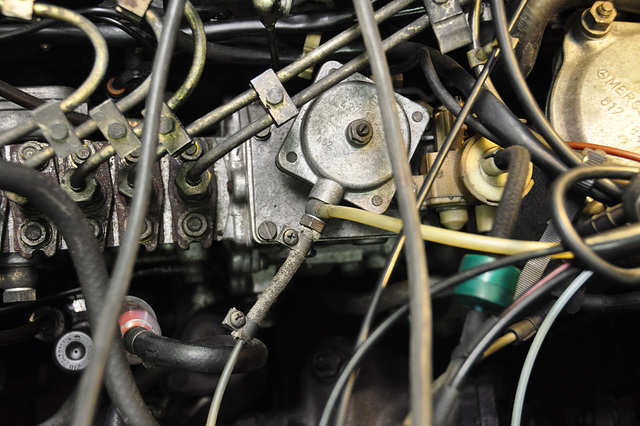 1985 Mercedes-Benz 300 CDT diesel injection pump