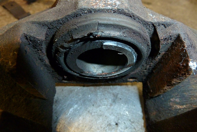 Rear brake calipher with damaged dust ring
