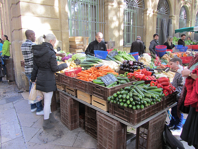 Sunday farmer's market in Aix en Provence