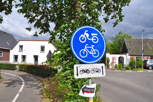 Bicycle path for old and modern bikes