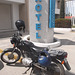 Moto hotel / Une moto hôtelière.