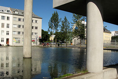 L'Hôtel de Ville et le lac Tjornin