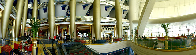 Im Lobby-Bereich des Burj al Arab. ©UdoSm