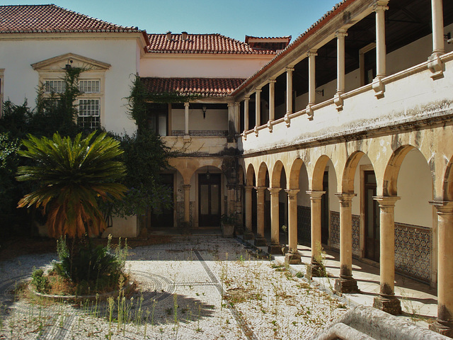 Faculdade de Farmácia, old Mello Palace, Courtyard