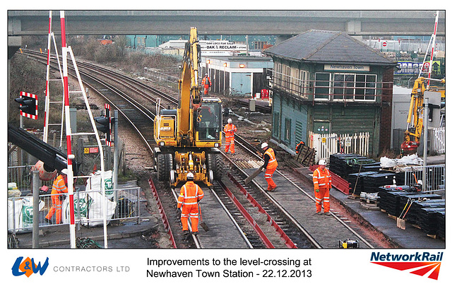 L&W Contractors Ltd Ro-Rail crane - Newhaven Town level crossing works - 22.12.2013 b