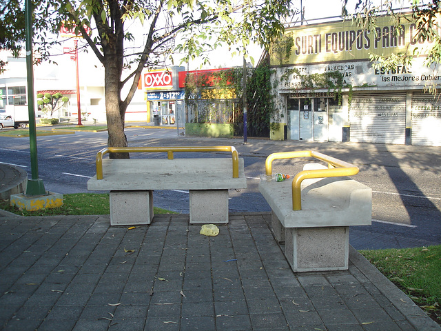 Bancs jumeaux Oxxo / Oxxo twin benches