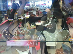 ZATZ ....... Les préférences de Rita - Étalage lascif de belles chaussures à talons hauts au Paradis ZATZ.