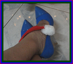 My friend Rita's blue high heels shoes / Les escarpins bleus de mon amie Rita - Recadrage