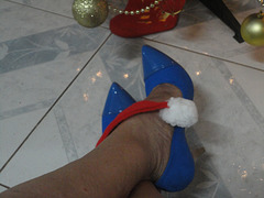 My friend Rita's blue high heels shoes / Les escarpins bleus de mon amie Rita.