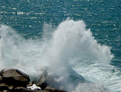 waves breaking on Granite Island_2