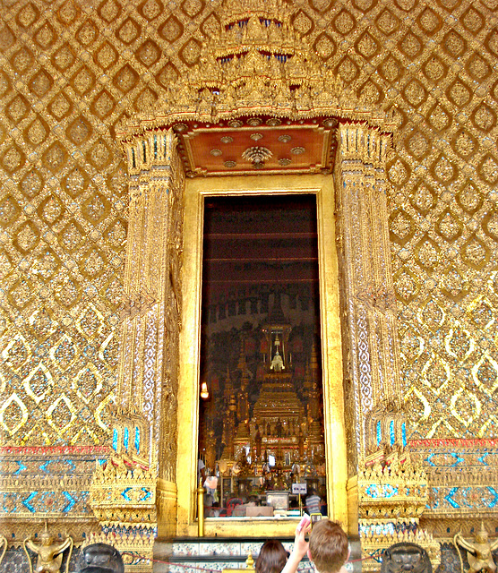 temple of the emerald buddha, entrance