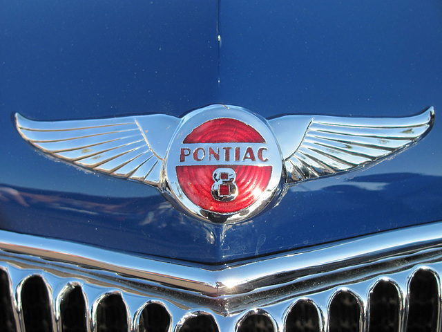 1934 Pontiac Eight Emblem