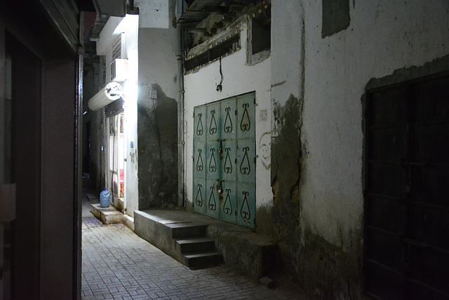 Oman 2013 – Oman 2013 – Quiet street in the souk
