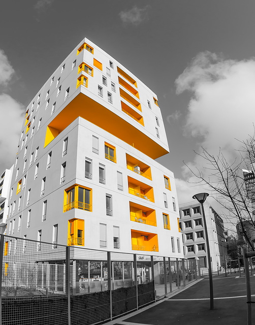 Evry, Immeuble orange