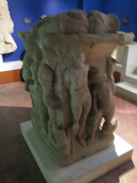 Museum Carnuntinum : pilier votif du Mithraeum ?