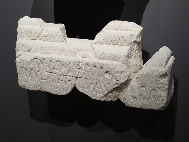 Museum Carnuntinum : Fragment d'inscription.