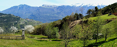 Primavera a Tremosine.  Blick über die Schlucht der Brasa, Voltino und dem Lago di Garda zum Monte Baldo. ©UdoSm