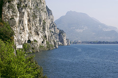 Riva del Garda von der 'Gardesana Occidentale' aus. ©UdoSm