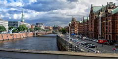 Hamburg, Zollkanal, St. Katharinen und Speicherstadt (090°)