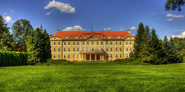 Tloskov Chateau