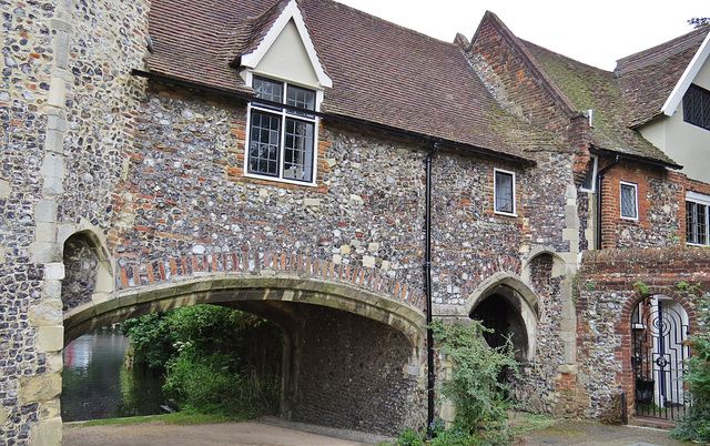 norwich cathedral pulls ferry gatehouse
