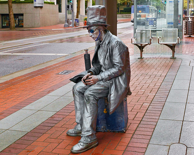 Texting – S.W. 5th Avenue near Yamhill Street, Portland, Oregon