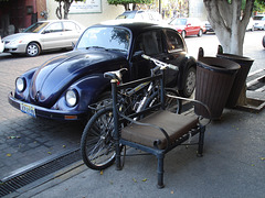 Banc, vélo et VW / VW, bench and bike.