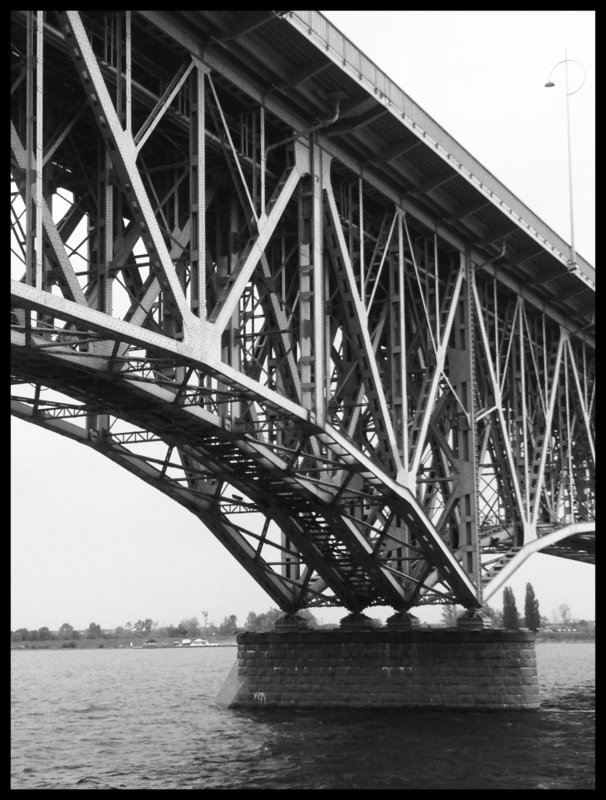 Under the bridge_01