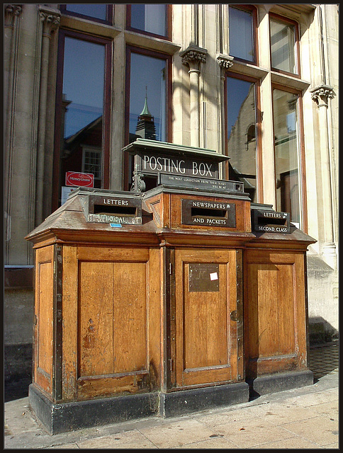 Oxford posting box