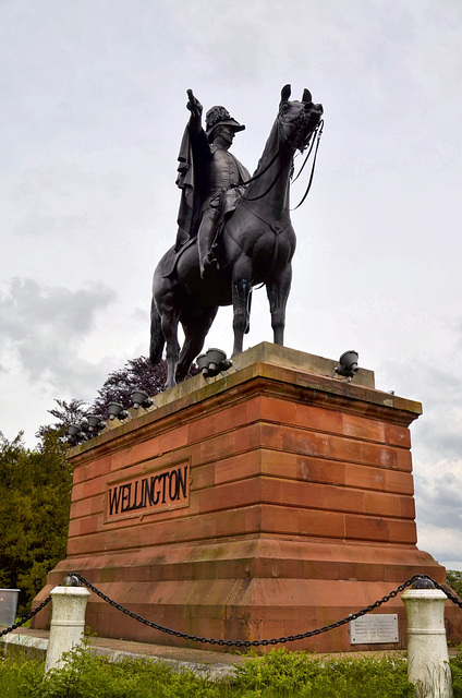 DSC 1265a The Duke of Wellington statue Aldershot