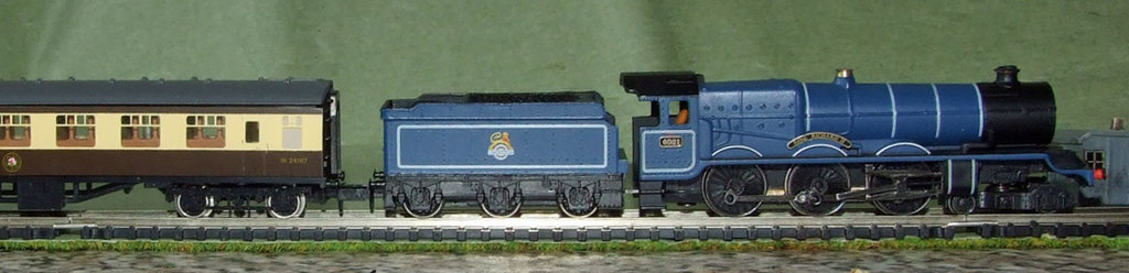 N gauge GWR King Class. King Richard II with coach