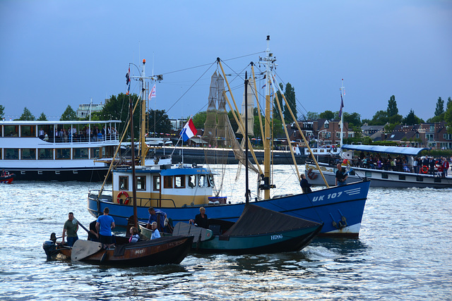 Dordt in Stoom 2014 – Vlootschouw – UK107 Najade with some eel boats