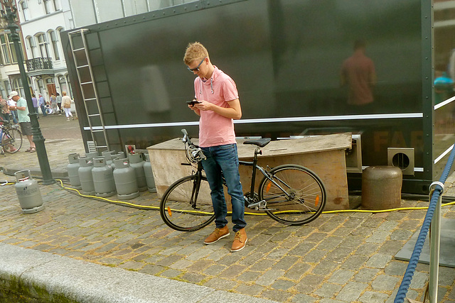 Dordt in Stoom 2014 – Checking a mobile phone