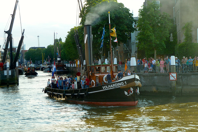 Dordt in Stoom 2014 – Steam tug Volharding 1 leaving the harbour