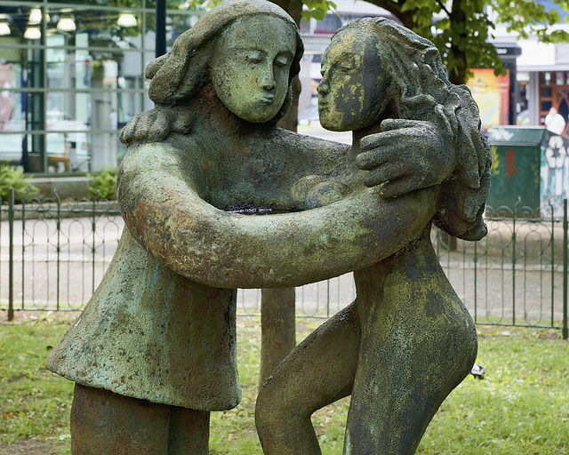 "Les amoureux" – Cabot Square, Saint Catherine Street at Atwater, Montréal, Québec