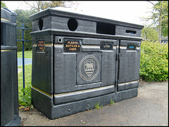 old-style recycling bin