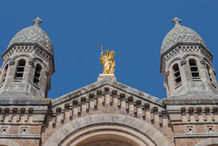 SAINT-RAPHAEL: La Basilique Sainte Victoire.