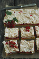 Punasesõstra-beseekook / Red currant meringue cake