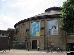 the round and roundhouse
