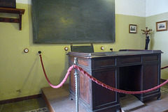 Baeza, la mesa  donde el  poeta Antonio Machado daba sus clases de literatura francesa en 1912