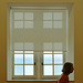 Frédérique, fenêtre contre-jour, mer, musée Picasso Antibes