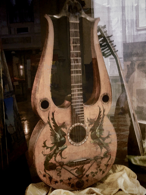 Baroque guitar (or related instrument)